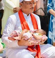 ’मुख्यमंत्री विष्णु देव साय ने बच्चों को कराया अन्नप्राशन, गर्भवती महिलाओं की गोदभराई कार्यक्रम में दी शुभकामनाएं’