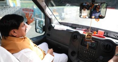 सादगी का संदेश : मुख्यमंत्री डॉ. यादव बस में जनप्रतिनिधियों और अधिकारियों के साथ पहुंचे उज्जैन