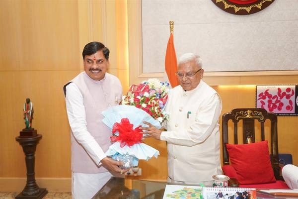 राज्यपाल पटेल को मुख्यमंत्री डॉ. यादव ने जन्मदिवस की दीं शुभकामनाएं राज्यपाल पटेल को मुख्यमंत्री डॉ. यादव ने जन्मदिवस की दीं शुभकामनाएं