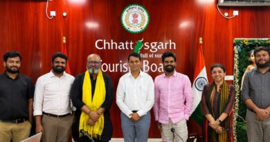 ‘भारत भाग्य विधाता‘ फिल्म के लेखक-निर्देशक मनोज तापड़िया तथा फिल्म निर्माता आदि शर्मा ने की छत्तीसगढ़ टूरिज्म बोर्ड के एमडी विवेक आचार्य से सौजन्य मुलाकात ‘भारत भाग्य विधाता‘ फिल्म के लेखक-निर्देशक मनोज तापड़िया तथा फिल्म निर्माता आदि शर्मा ने की छत्तीसगढ़ टूरिज्म बोर्ड के एमडी विवेक आचार्य से सौजन्य मुलाकात