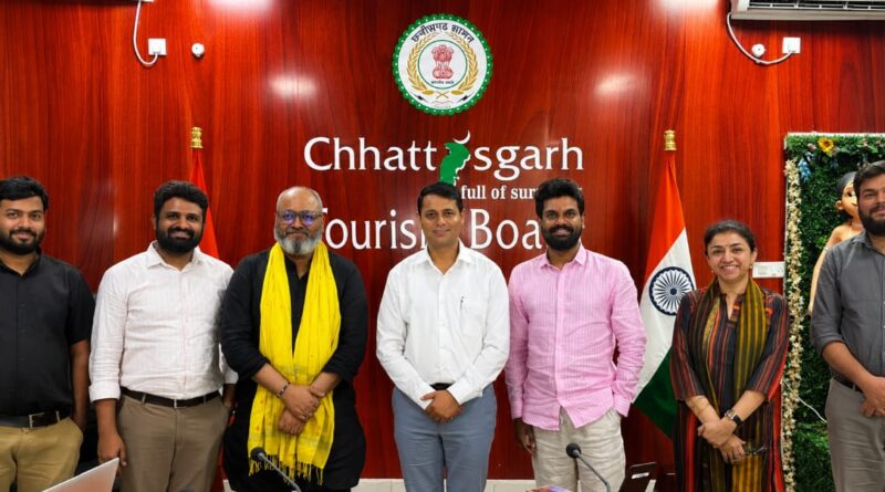 ‘भारत भाग्य विधाता‘ फिल्म के लेखक-निर्देशक मनोज तापड़िया तथा फिल्म निर्माता आदि शर्मा ने की छत्तीसगढ़ टूरिज्म बोर्ड के एमडी विवेक आचार्य से सौजन्य मुलाकात ‘भारत भाग्य विधाता‘ फिल्म के लेखक-निर्देशक मनोज तापड़िया तथा फिल्म निर्माता आदि शर्मा ने की छत्तीसगढ़ टूरिज्म बोर्ड के एमडी विवेक आचार्य से सौजन्य मुलाकात