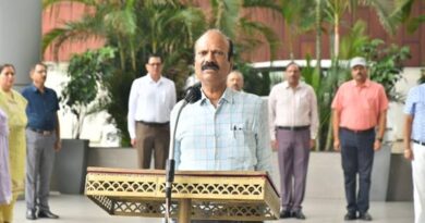 पुलिस मुख्‍यालय में हुआ राष्ट्रगान एवं राष्ट्रगीत का सामूहिक गायन