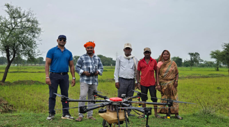 खेती में तकनीक का उपयोगः किसानों ने ड्रोन से खरपतवार खेती में तकनीक का उपयोगः किसानों ने ड्रोन से खरपतवार
