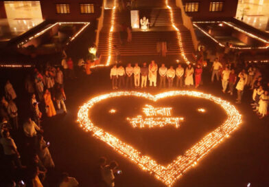 ‘आशीर्वाद का दीया’ से जगमगाया नवा रायपुर, एक लाख दीपों ने दिया सेवा और सहभागिता का संदेश ‘आशीर्वाद का दीया’ से जगमगाया नवा रायपुर, एक लाख दीपों ने दिया सेवा और सहभागिता का संदेश