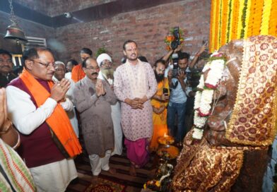 मुख्यमंत्री विष्णु देव साय ने मदकूद्वीप के प्राचीन मंदिरों में की पूजा-अर्चना
