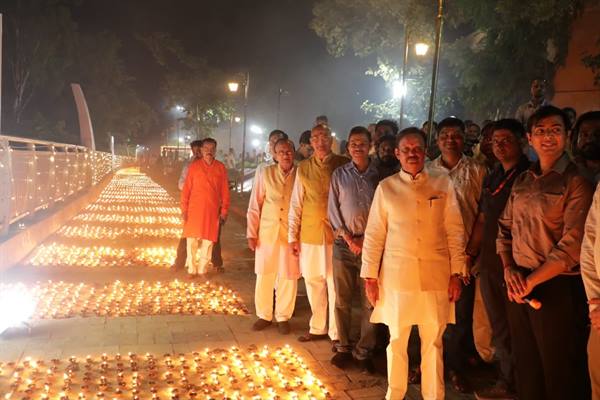 प्रधानमंत्री मोदी के नेतृत्व में देश आर्थिक महाशक्ति और विश्वगुरू बनेगा : उप मुख्यमंत्री शुक्ल प्रधानमंत्री मोदी के नेतृत्व में देश आर्थिक महाशक्ति और विश्वगुरू बनेगा : उप मुख्यमंत्री शुक्ल