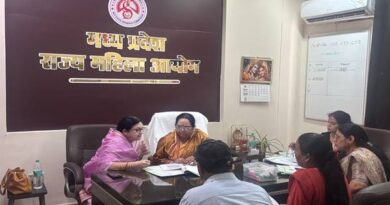 महिला आयोग की संयुक्त बैंच में 38 प्रकरणों की सुनवाई, प्रताड़ना और दहेज मामलों पर सख्त कार्रवाई के निर्देश महिला आयोग की संयुक्त बैंच में 38 प्रकरणों की सुनवाई, प्रताड़ना और दहेज मामलों पर सख्त कार्रवाई के निर्देश