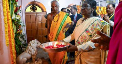 राष्ट्रपति द्रौपदी मुर्मु ने माँ दंतेश्वरी की पूजा-अर्चना कर देशवासियों की सुख-समृद्धि और खुशहाली की कामना की