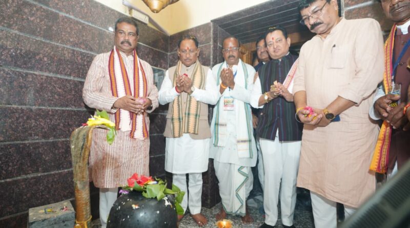 मुख्यमंत्री विष्णु देव साय ने रामचंडी मंदिर में पूजा-अर्चना कर प्रदेश की खुशहाली एवं सुख-समृद्धि की कामना की मुख्यमंत्री विष्णु देव साय ने रामचंडी मंदिर में पूजा-अर्चना कर प्रदेश की खुशहाली एवं सुख-समृद्धि की कामना की