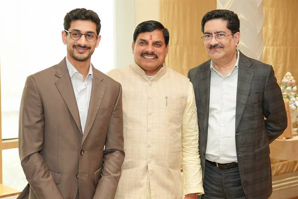 मुख्यमंत्री डॉ. यादव ने आदित्य बिरला समूह के प्रमुख कुमार मंगलम बिरला से की भेंट