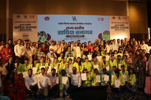 किशोर स्वास्थ्य एवं सशक्तिकरण के लिए सामूहिक प्रयासों पर जोर